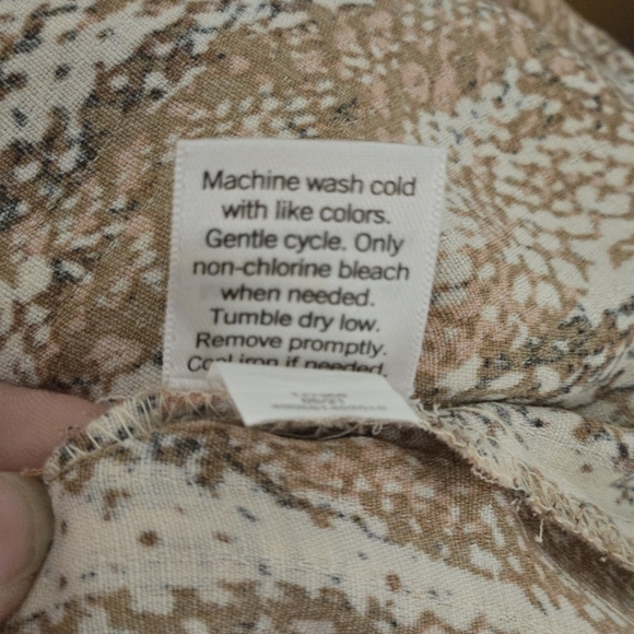 Nine West Blouse Top Women's M White Brown Snake Skin Print V Neck Button Front - Picture 9 of 9